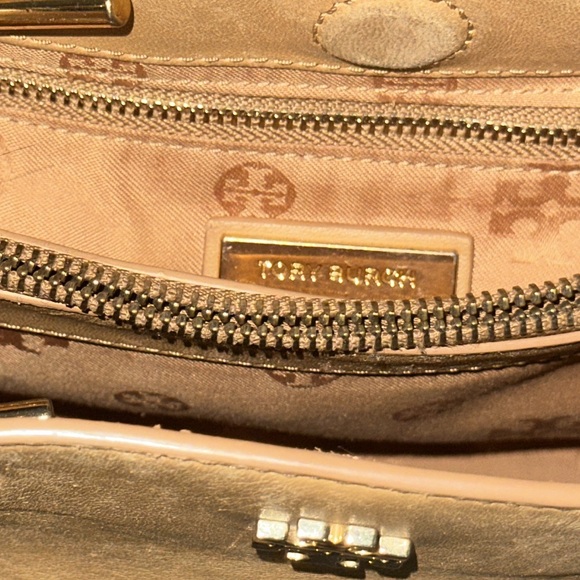 TORY BURCH
Leather Chain-Link Handle Bag - Picture 11 of 12